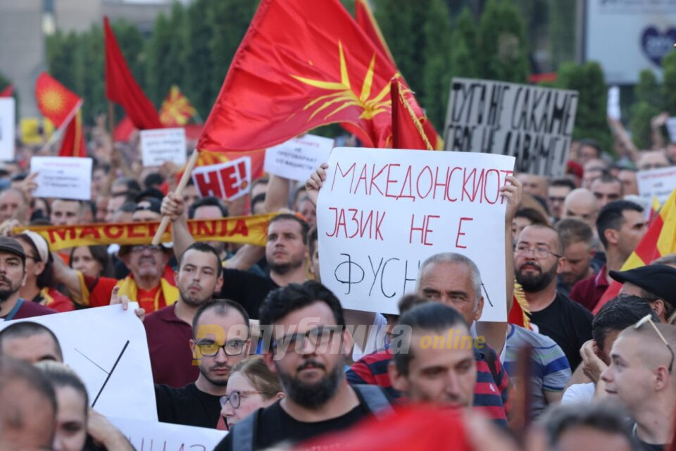 Quietly and sneakily, the Government reduced the number of Macedonian language classes
