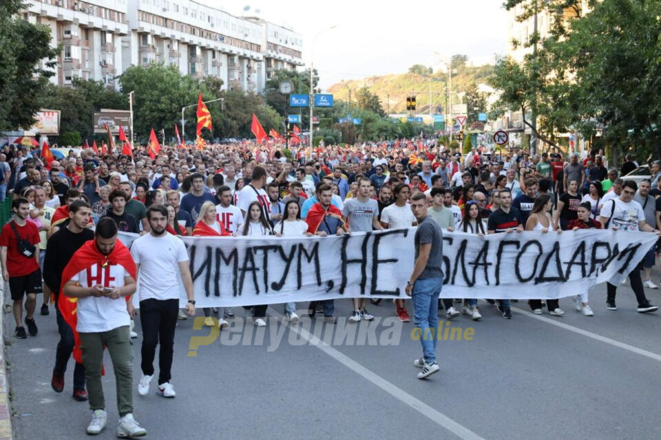Sofia reacts to banners carried at Skopje protests in note to MFA