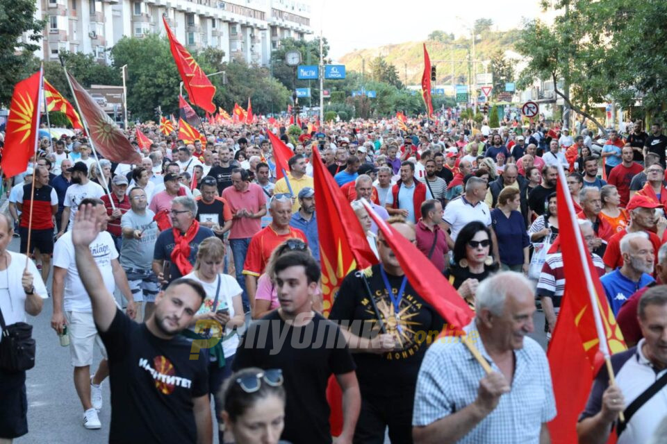 Live stream: Protest against the humiliation of Macedonia!