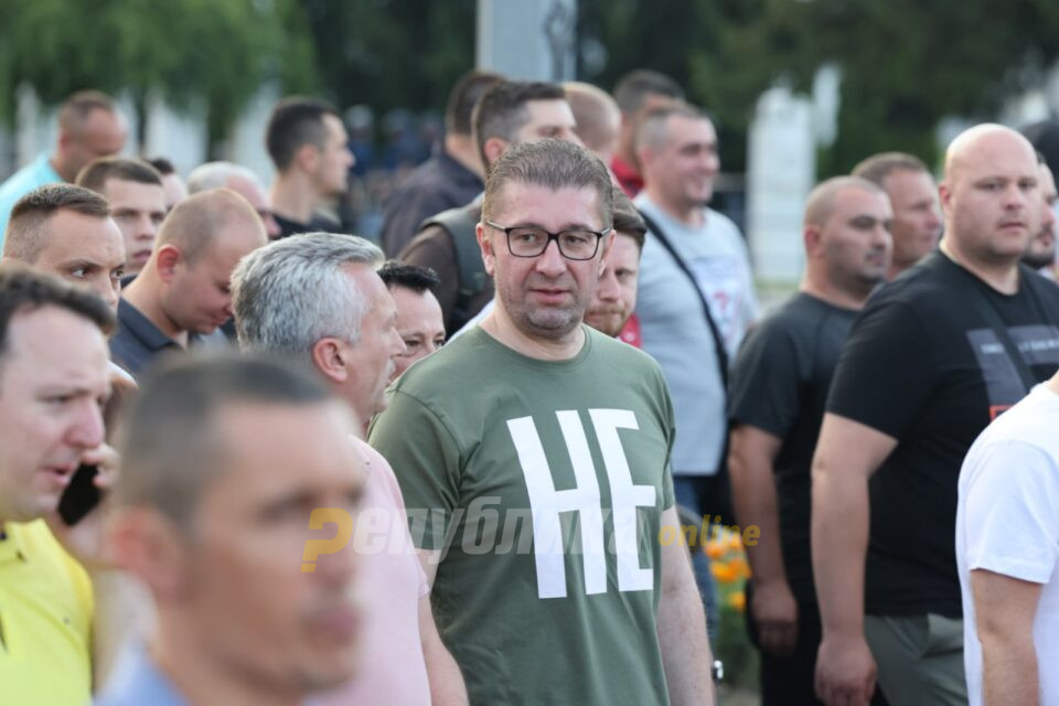 The government should listen to the people and say NO, because the last proposal represents nothing but tyical assimilation of the Macedonian people and the Macedonian identity, Mickoski tells Prva.rs