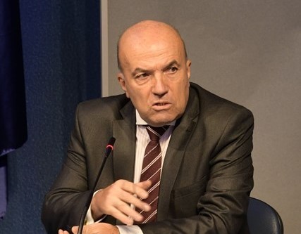 The Bulgarian minister admitted that they are negotiating with the party in power in Macedonia, not with the state