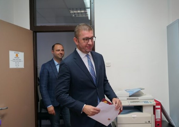 Mickoski submits referendum initiative, calls on government to be encouraged and confirm its policies in early parliamentary elections together with the referendum