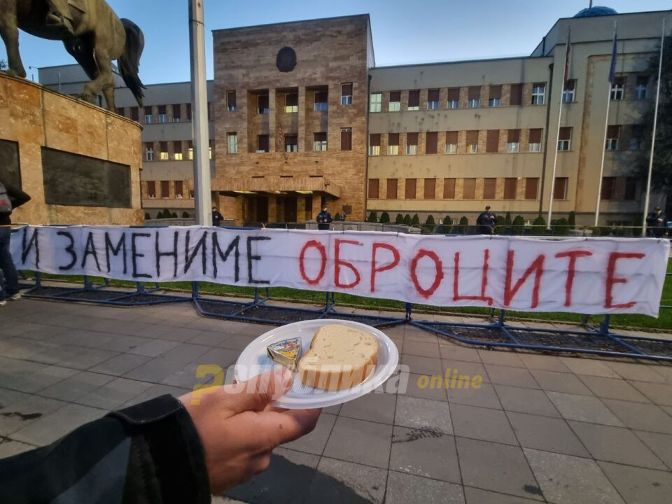 Students hold another protest in front of the Parliament, VMRO-DPMNE will support their demands