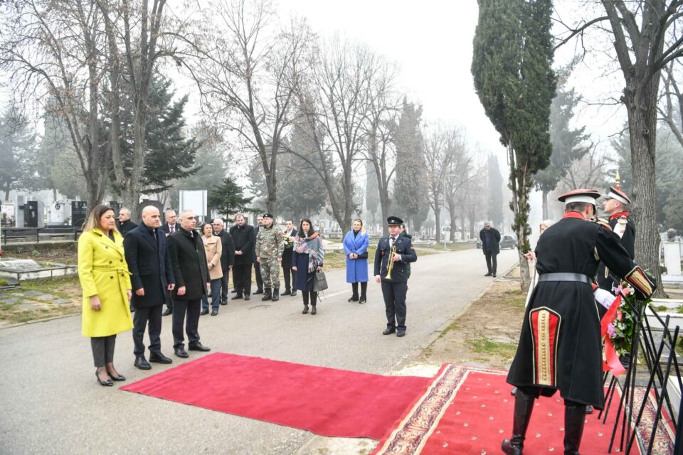 Government delegation pays tribute to first president Kiro Gligorov