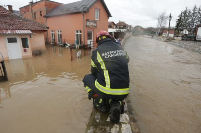 Rescue workers fight flooding in southern Serbia, northern Kosovo