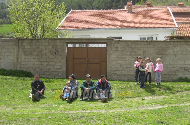 Bulgaria is distributing passports in an attempt to get the Macedonians in Gora to declare a Bulgarian identity