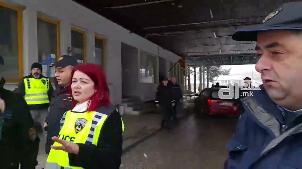 Yelling at Macedonian policemen, Bulgarian MP publishes video of the incident at the border crossing, portrays the Bulgarians as victims
