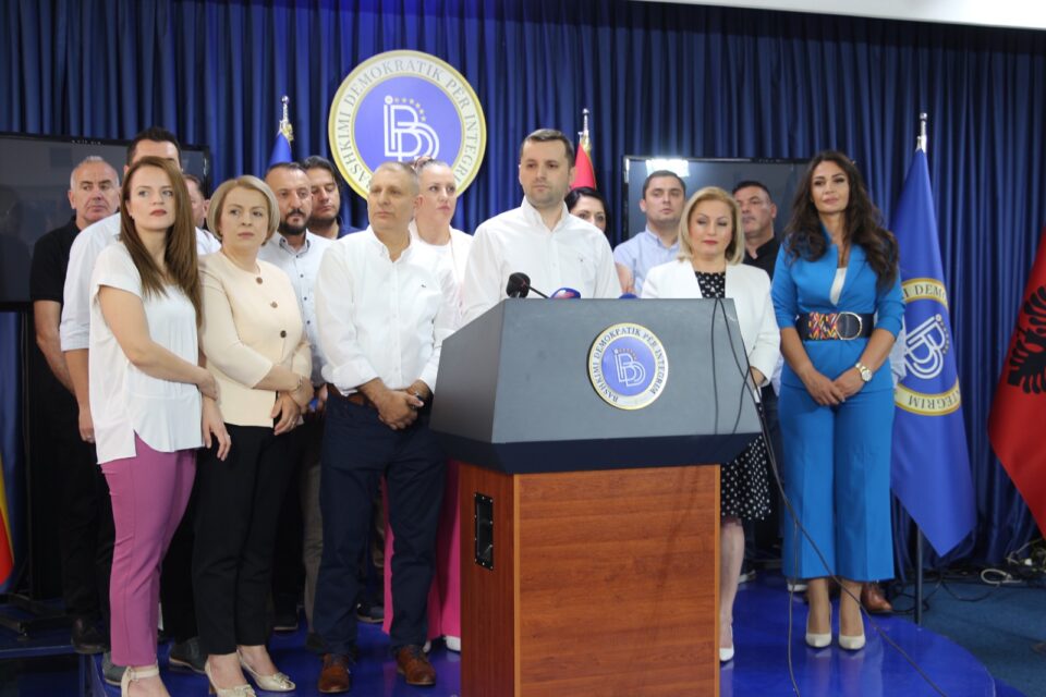 Albanian parties call for a union of Albanian municipalities in Macedonia, redrawing of municipal borders