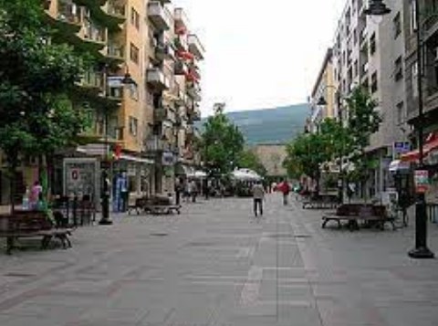 How can the Grubi family buy property on Macedonia street for 100,000 euros, that is, for 700 euros per m2, when it costs over 2,000 euros there?