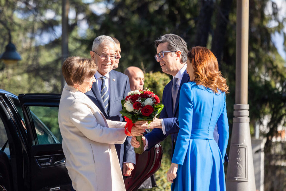 Pendarovski welcomes his Austrian counterpart with highest state and military honors in Skopje