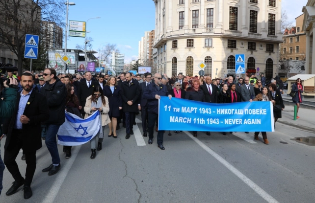 Processions to honor the victims on the 80th anniversary of the Holocaust