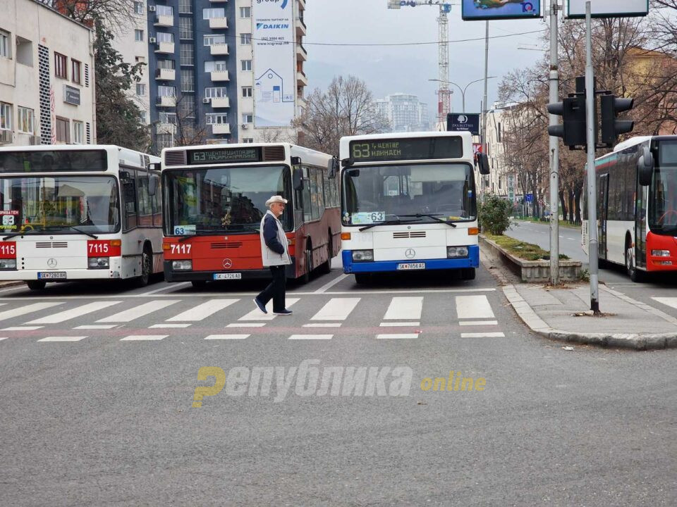 After losing battle with the bus companies, Mayor Arsovska today invites them back into the public transport system