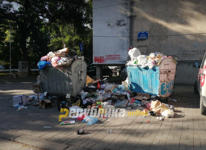 Skopje drowning in trash while director of “Communal hygiene” is arguing with workers