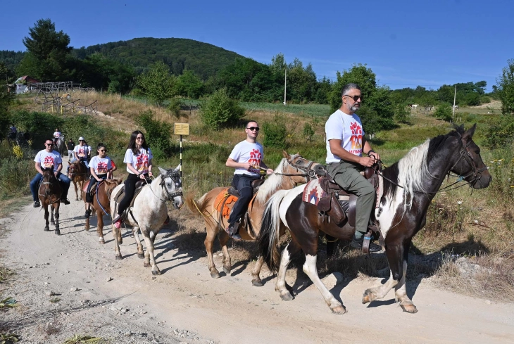SDSM tries to court patriotic voters with their version of the horse ride to Krusevo