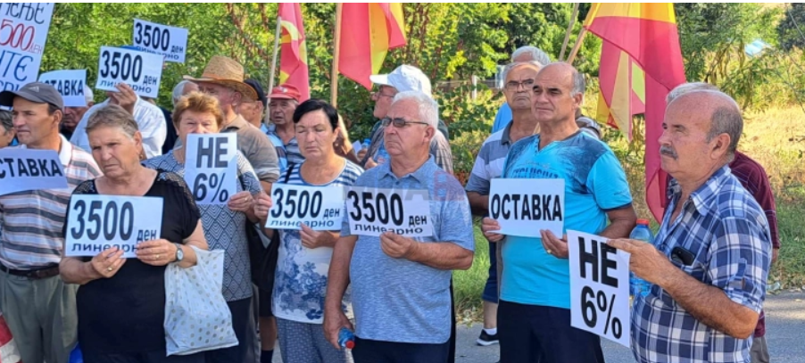 Pensioners from Sveti Nikole blocked the highway to Shtip