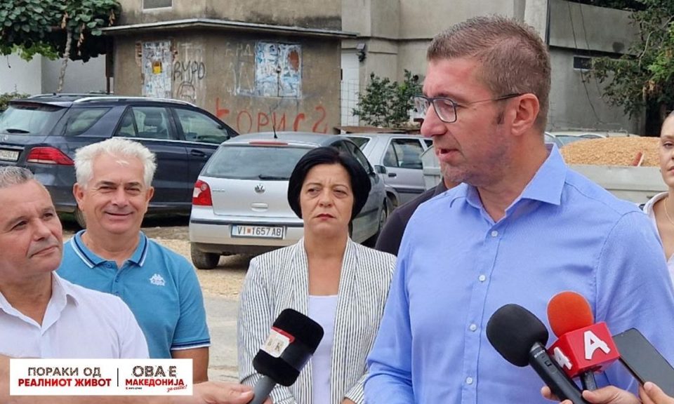 Mickoski: Kovachevski asked not to politicize the Oncology scandal, while all former and current managers are taking photos at the party’s headquarters