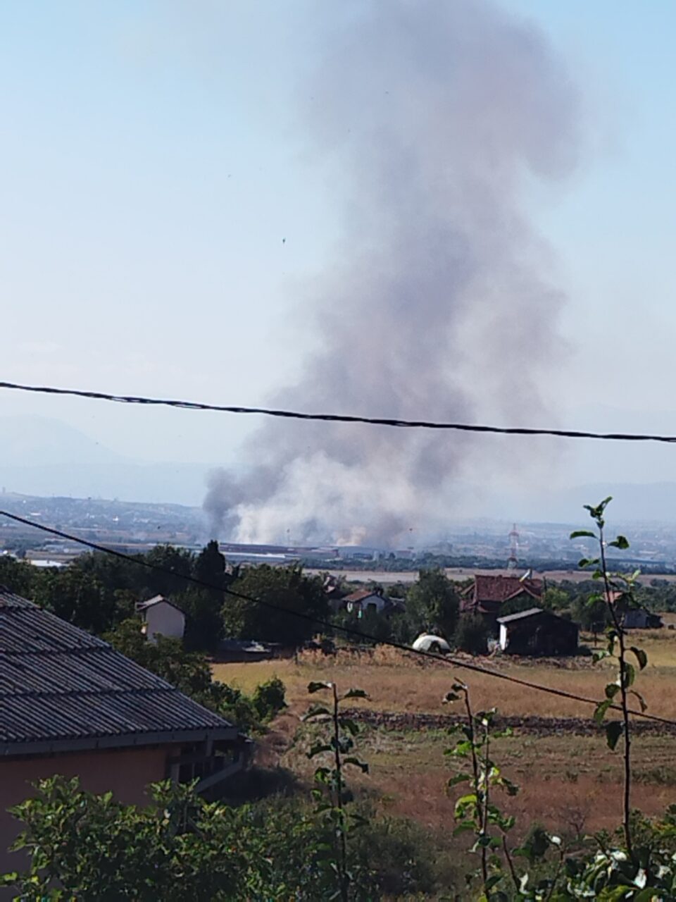 Fire near Aracinovo covers parts of Skopje with smoke