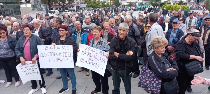 Kavadarci retirees organize a subsequent demonstration, issuing warnings of potential roadblocks at the exit to Negotino