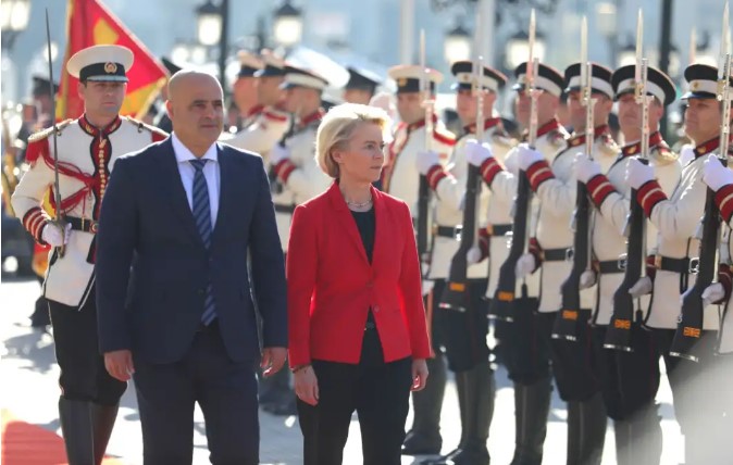 Prime Minister Dimitar Kovachevski extends the highest state honors to welcome European Commission President Ursula von der Leyen