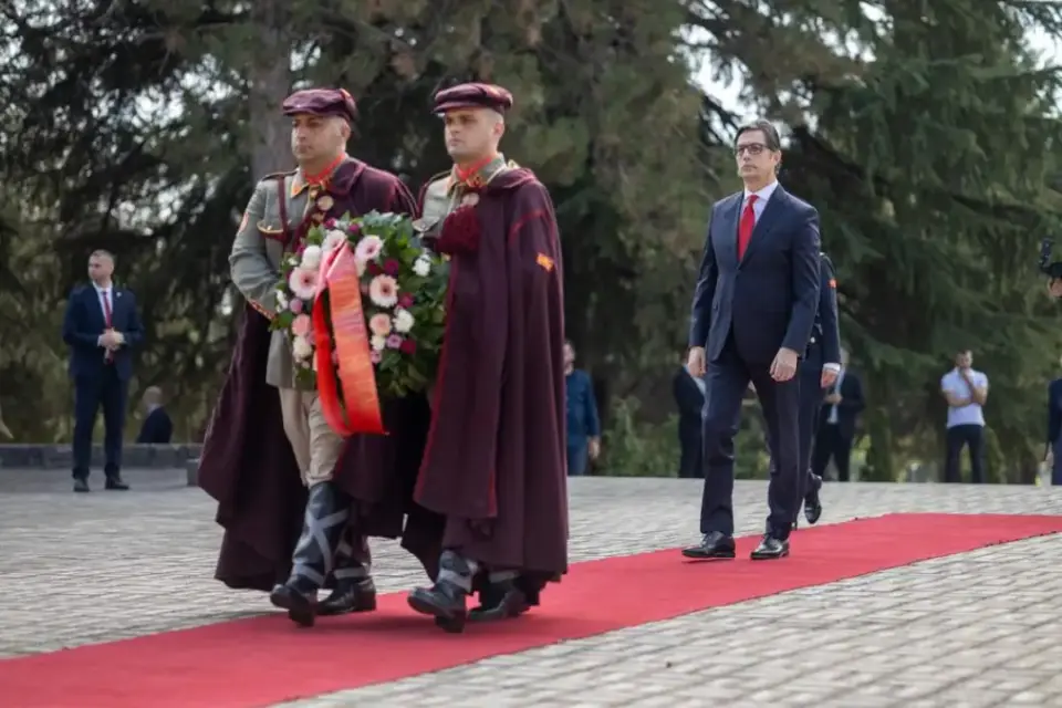 President Pendarovski commemorates October 11 by placing flowers at the Partisan Cemetery memorial