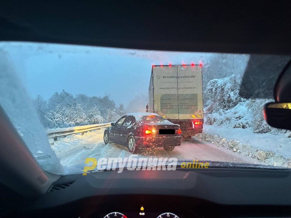 Heavy snow blocks major roads across Macedonia