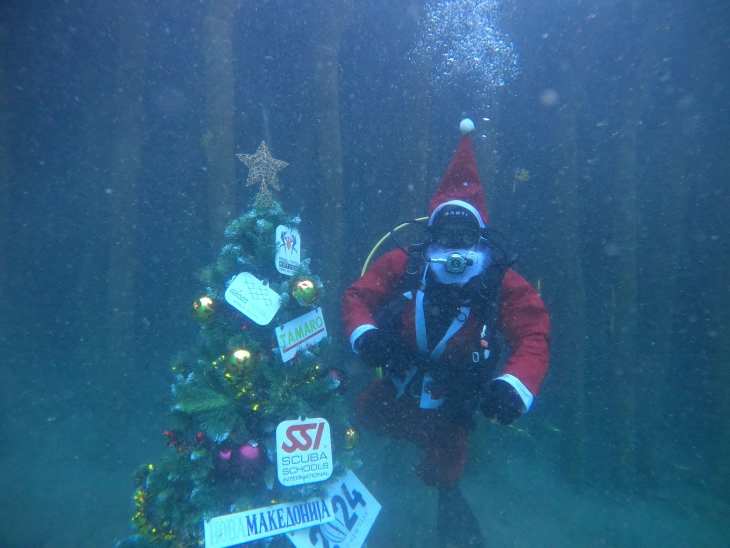 Underwater divers in Ohrid Lake decorate a Christmas tree