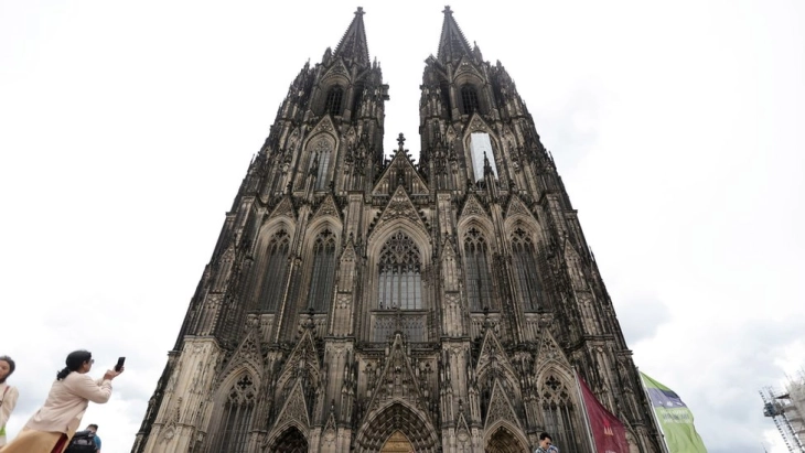 Due to concerns of violence, the Cologne Cathedral will remain closed to visitors
