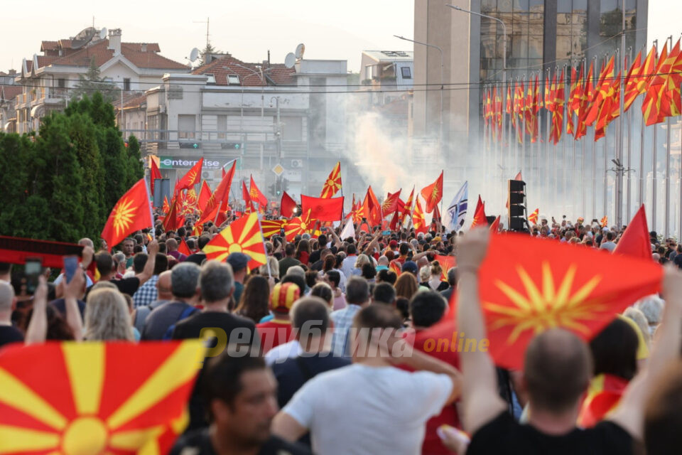 Poll shows growing chasm between VMRO and SDSM