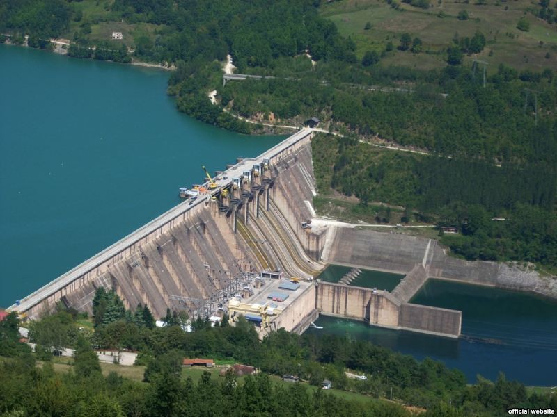 Large Cebren dam project on the verge of collapse
