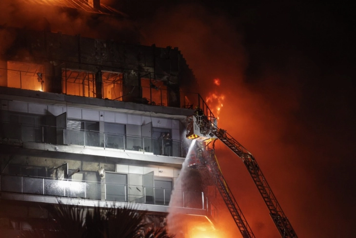 Fatalities reported as massive fire engulfs residential block in Valencia