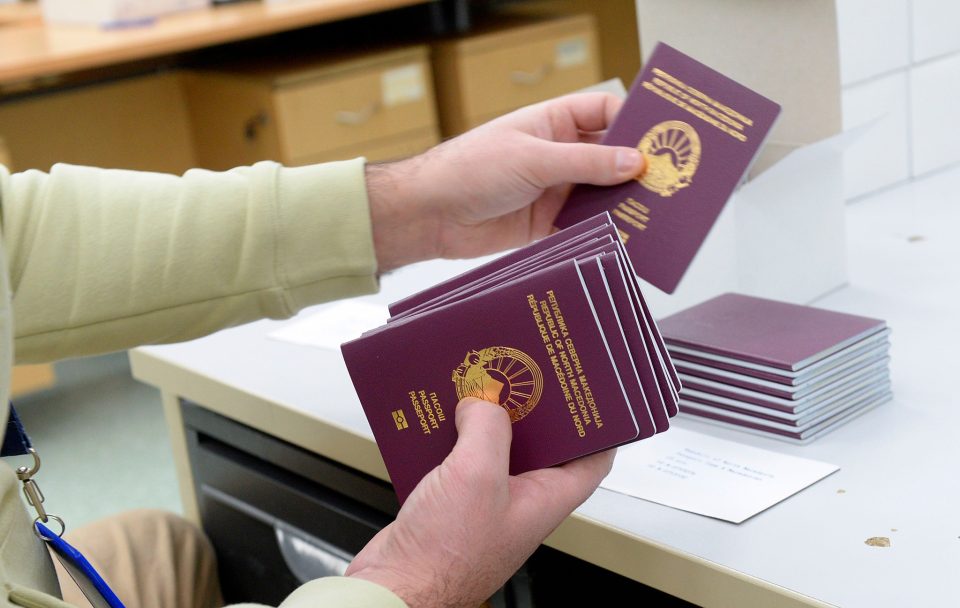 Who will pay for the damage – Two months after the photo was taken, the citizens do not have their new passports, the Ministry of the Interior says that reorganization is being done