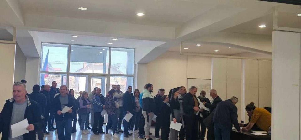 Long lines of citizens eager to support Siljanovska’s nomination for President (GALLERY)