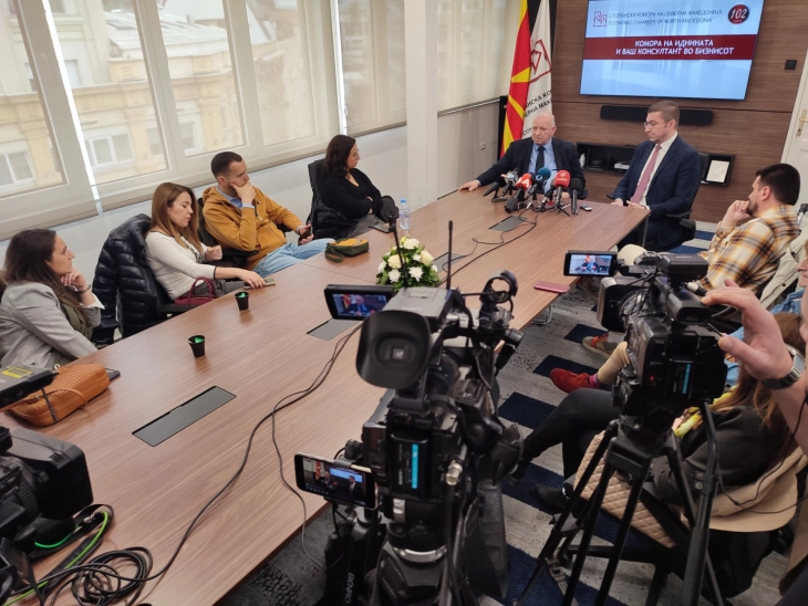 Azeski asserts that business will not be duped by political elites as Mickoski presents VMRO-DPMNE’s economic program at the Economic Chamber