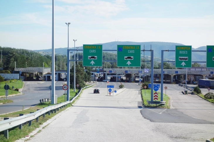 Greek border crossings were closed because customs workers went on a 48-hour strike