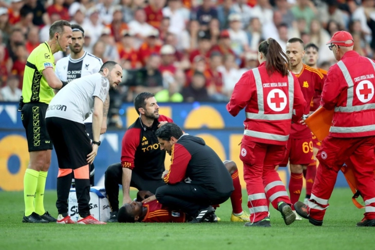 Chest clutching, Roma’s Ndicka collapses during the game, but he is not in danger