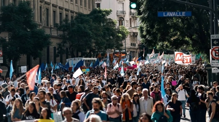 Hundreds of thousands protest in Argentina against austerity measures in education