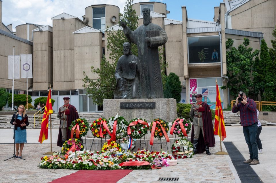 A government delegation laid flowers at the monument of St. Cyril and Methodius, on the plateau in front of the University “St. Cyril and Methodius” in Skopje