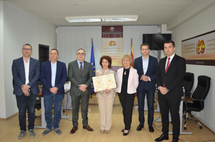 Gordana Siljanovska Davkova received the Certificate from the SEC for President of the State