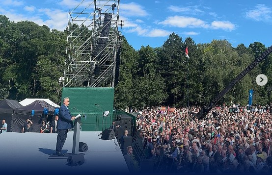 Tens of thousands join Hungarian march for peace