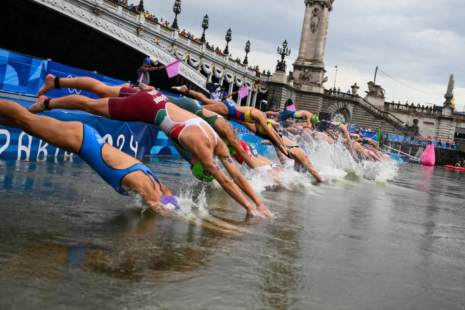 Olympic triathlons begin with a long-awaited splash into the Seine