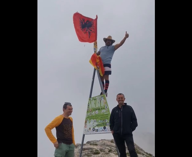 Albanian nationalists lowered the Macedonian flag on Mt. Korab