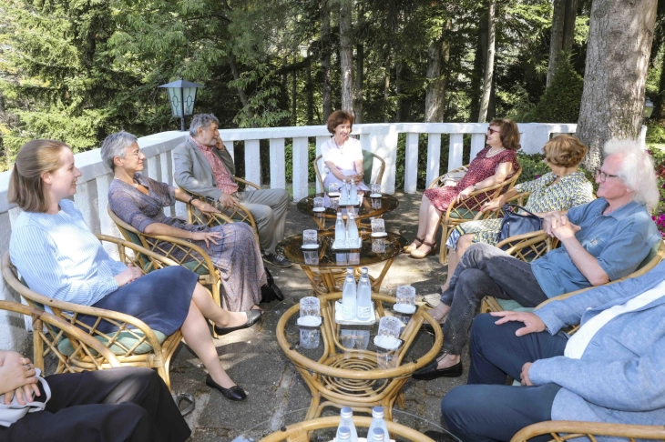 Siljanovska-Davkova meets with the laureate, award winners, and organizers of the Struga Poetry Evenings