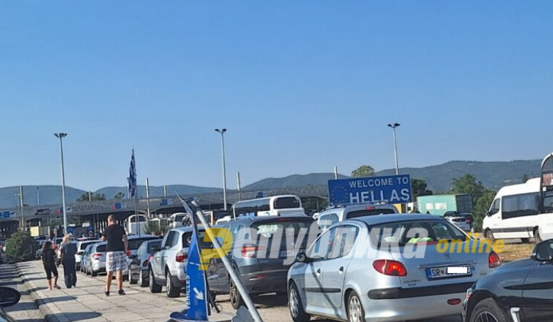 Long lines on the main border crossings with Serbia and Greece