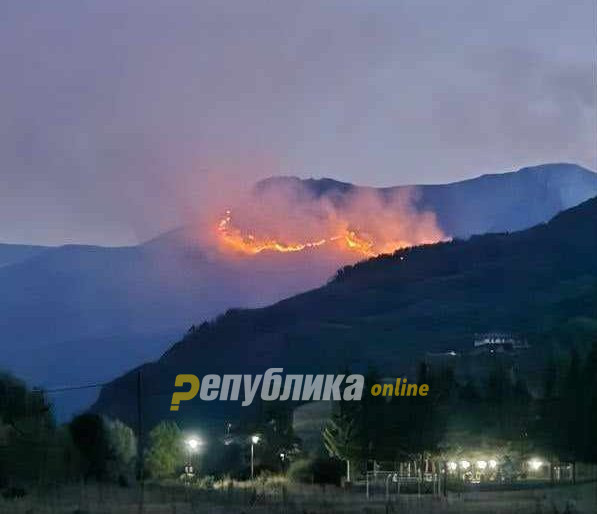 Historic village of Gari threatened by a forest fire