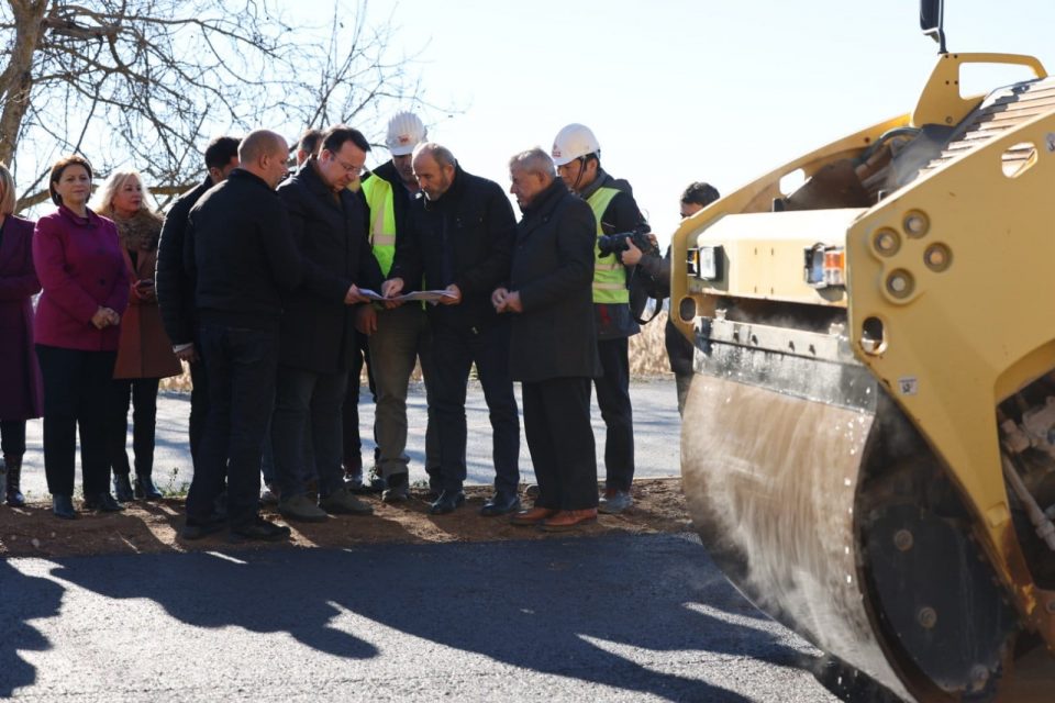 Workers are paving the Kicevo – Ohrid highway despite the cold weather