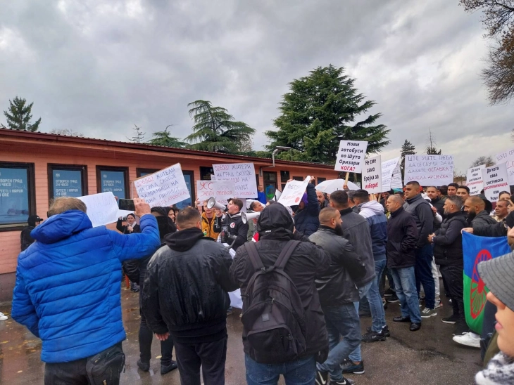 Citizens protest bus transit disruptions, call on Mayor Arsovska to resign