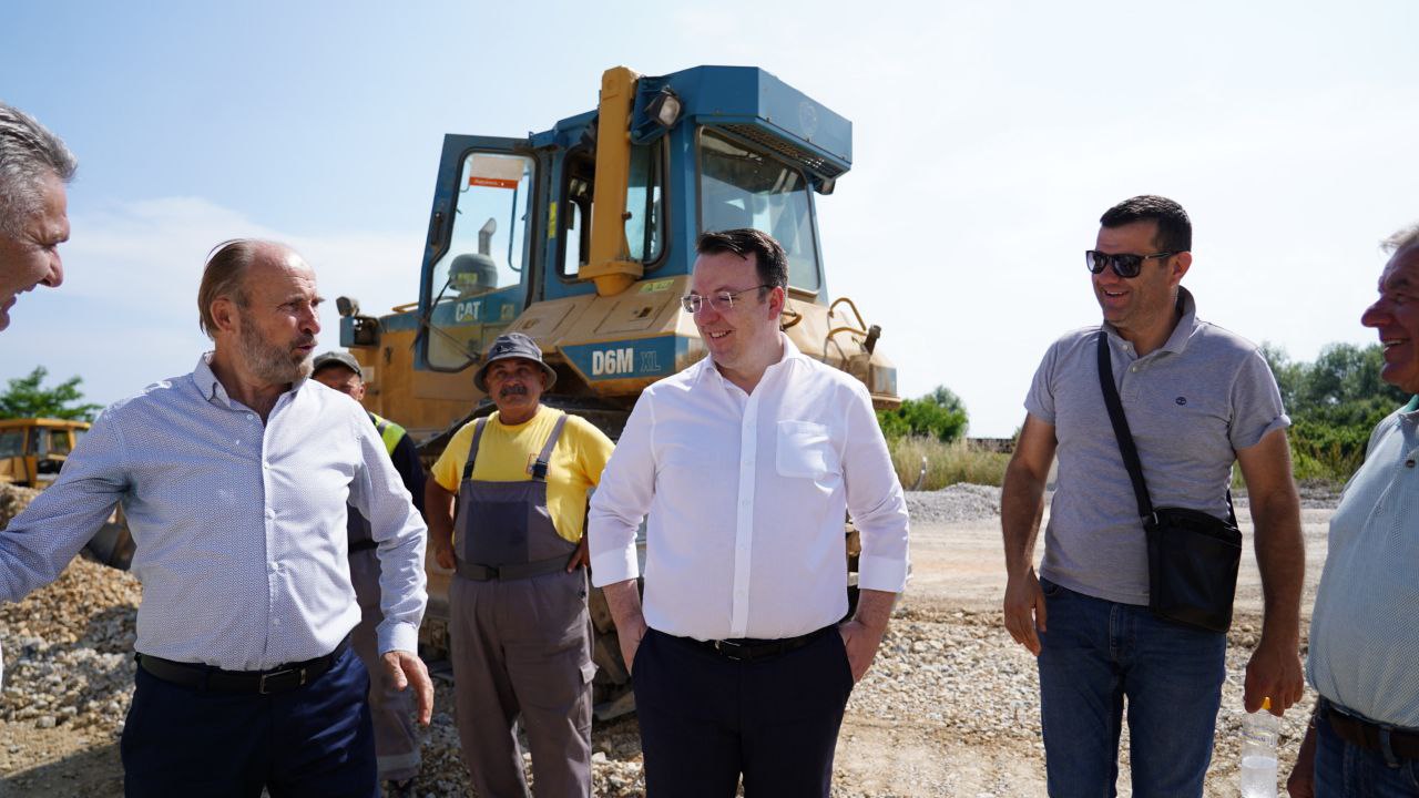 Nikoloski and Trajanovski inspect work on the Kicevo – Ohrid highway